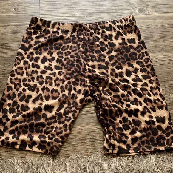 Animal print biker shorts (New) - Picture 2 of 5